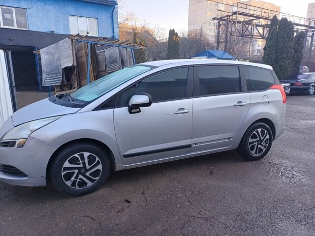 Серый Пежо 5008, объемом двигателя 1.6 л и пробегом 205 тыс. км за 5500 $, фото 1 на Automoto.ua