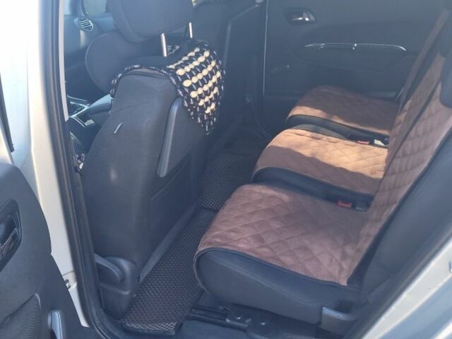 Пежо 5008 2010 в Хмельницком на Automoto.ua Серый Пежо 5008, объемом двигателя 1.6 л и пробегом 234 тыс. км за 6700 $, фото 6 на Automoto.ua