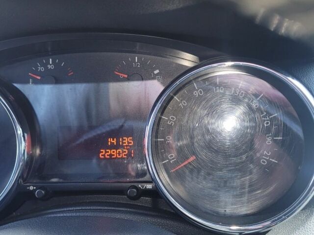 Пежо 5008 2010 в Хмельницком на Automoto.ua Серый Пежо 5008, объемом двигателя 1.6 л и пробегом 234 тыс. км за 6700 $, фото 4 на Automoto.ua