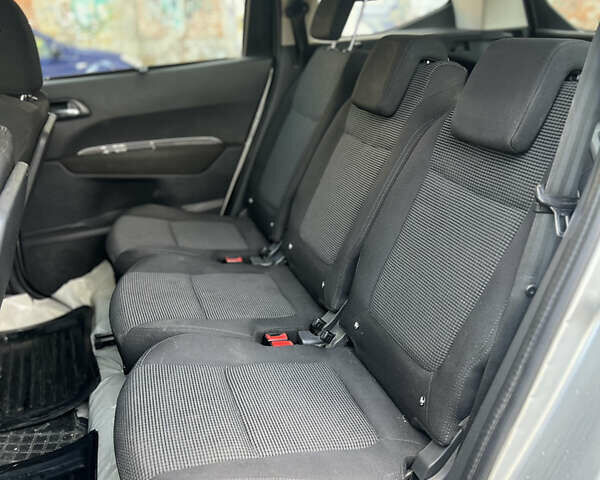 Серый Пежо 5008, объемом двигателя 1.6 л и пробегом 280 тыс. км за 6990 $, фото 10 на Automoto.ua