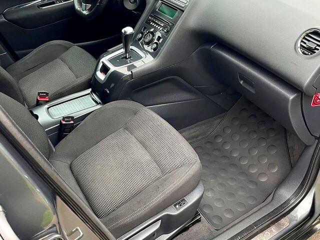 Сірий Пежо 5008, об'ємом двигуна 1.6 л та пробігом 235 тис. км за 7800 $, фото 8 на Automoto.ua