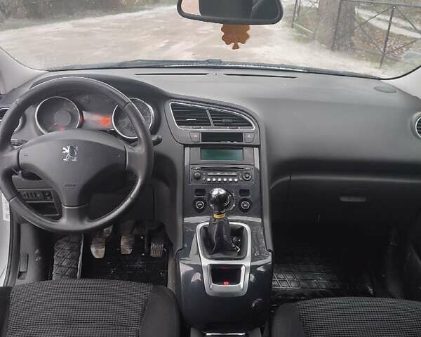 Серый Пежо 5008, объемом двигателя 1.6 л и пробегом 280 тыс. км за 6990 $, фото 13 на Automoto.ua