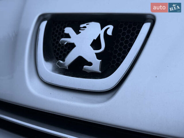 Сірий Пежо 5008, об'ємом двигуна 1.56 л та пробігом 227 тис. км за 6300 $, фото 6 на Automoto.ua