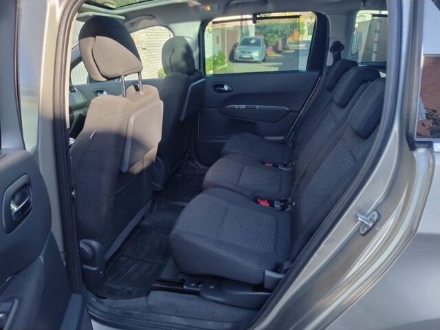 Сірий Пежо 5008, об'ємом двигуна 1.6 л та пробігом 215 тис. км за 7300 $, фото 4 на Automoto.ua