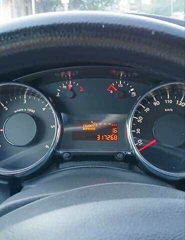 Серый Пежо 5008, объемом двигателя 1.6 л и пробегом 317 тыс. км за 6900 $, фото 2 на Automoto.ua