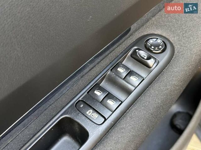 Серый Пежо 5008, объемом двигателя 1.6 л и пробегом 222 тыс. км за 7800 $, фото 25 на Automoto.ua