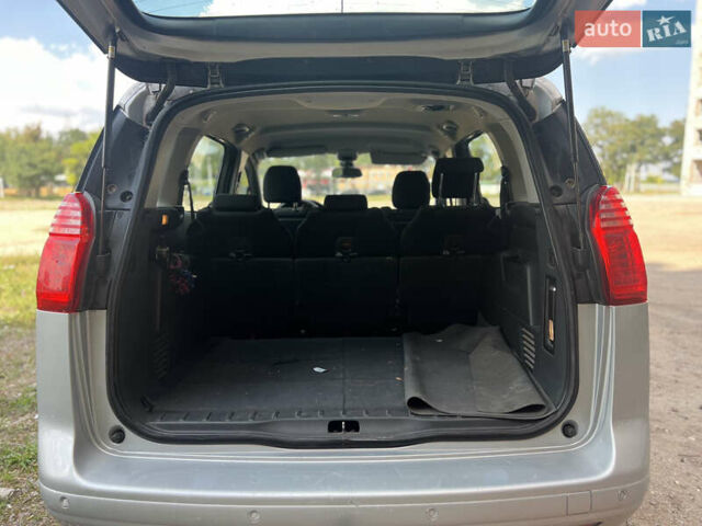 Серый Пежо 5008, объемом двигателя 1.6 л и пробегом 280 тыс. км за 6990 $, фото 1 на Automoto.ua