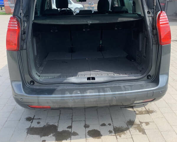 Серый Пежо 5008, объемом двигателя 2 л и пробегом 318 тыс. км за 8150 $, фото 14 на Automoto.ua