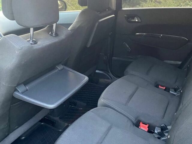 Серый Пежо 5008, объемом двигателя 1.6 л и пробегом 240 тыс. км за 8000 $, фото 3 на Automoto.ua