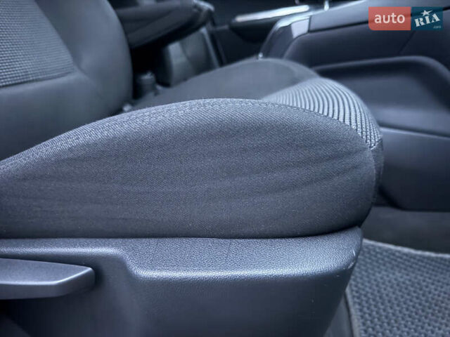 Сірий Пежо 5008, об'ємом двигуна 1.56 л та пробігом 227 тис. км за 6300 $, фото 48 на Automoto.ua