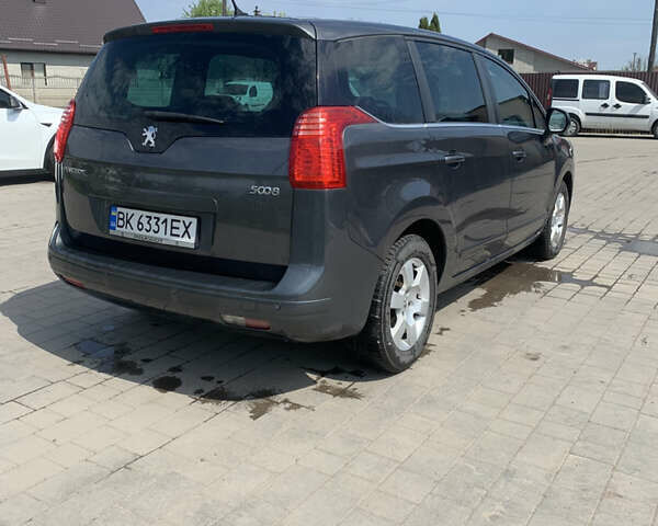 Серый Пежо 5008, объемом двигателя 2 л и пробегом 318 тыс. км за 8150 $, фото 3 на Automoto.ua