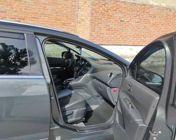Серый Пежо 5008, объемом двигателя 2 л и пробегом 298 тыс. км за 9700 $, фото 4 на Automoto.ua