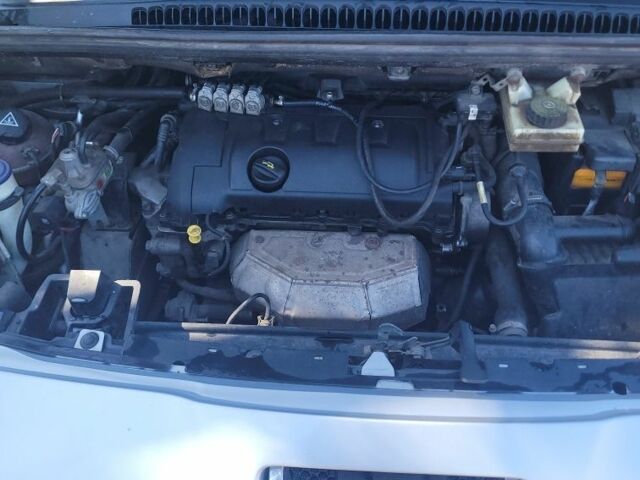 Пежо 5008 2010 в Хмельницком на Automoto.ua Серый Пежо 5008, объемом двигателя 1.6 л и пробегом 234 тыс. км за 6700 $, фото 2 на Automoto.ua