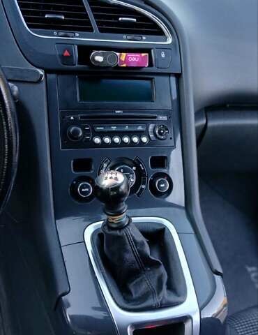 Серый Пежо 5008, объемом двигателя 1.6 л и пробегом 317 тыс. км за 6900 $, фото 4 на Automoto.ua