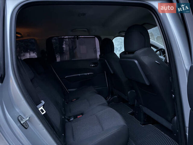 Сірий Пежо 5008, об'ємом двигуна 1.56 л та пробігом 227 тис. км за 6300 $, фото 55 на Automoto.ua