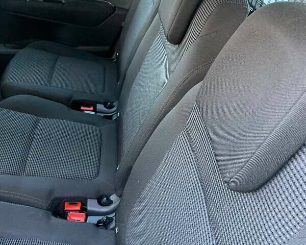 Серый Пежо 5008, объемом двигателя 2 л и пробегом 239 тыс. км за 7150 $, фото 27 на Automoto.ua