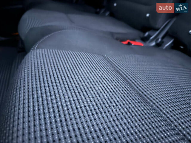 Сірий Пежо 5008, об'ємом двигуна 1.56 л та пробігом 227 тис. км за 6300 $, фото 43 на Automoto.ua