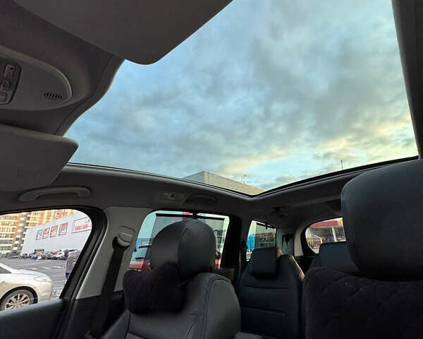 Серый Пежо 5008, объемом двигателя 2 л и пробегом 219 тыс. км за 8100 $, фото 19 на Automoto.ua