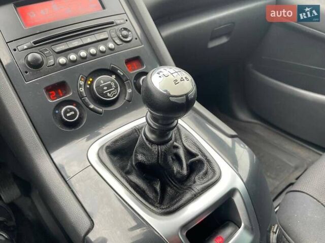 Серый Пежо 5008, объемом двигателя 2 л и пробегом 302 тыс. км за 8990 $, фото 28 на Automoto.ua