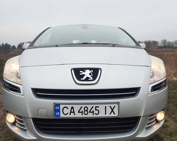 Серый Пежо 5008, объемом двигателя 1.6 л и пробегом 239 тыс. км за 8700 $, фото 4 на Automoto.ua