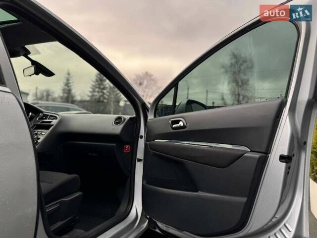 Серый Пежо 5008, объемом двигателя 1.6 л и пробегом 232 тыс. км за 6600 $, фото 46 на Automoto.ua