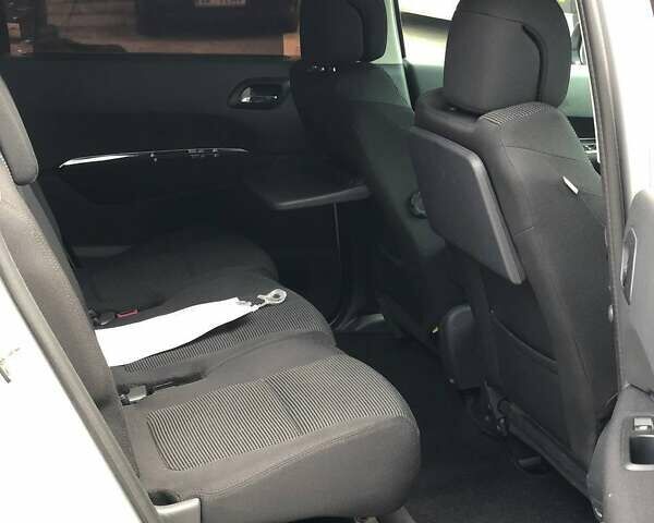 Серый Пежо 5008, объемом двигателя 1.6 л и пробегом 217 тыс. км за 6500 $, фото 35 на Automoto.ua