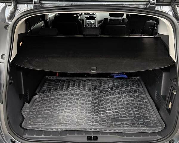 Серый Пежо 5008, объемом двигателя 1.56 л и пробегом 238 тыс. км за 6700 $, фото 2 на Automoto.ua