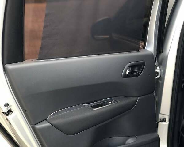 Серый Пежо 5008, объемом двигателя 1.6 л и пробегом 217 тыс. км за 6500 $, фото 31 на Automoto.ua