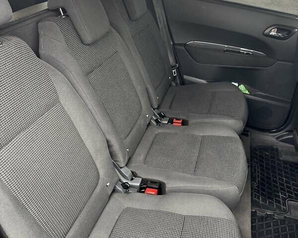 Серый Пежо 5008, объемом двигателя 1.56 л и пробегом 238 тыс. км за 6700 $, фото 8 на Automoto.ua