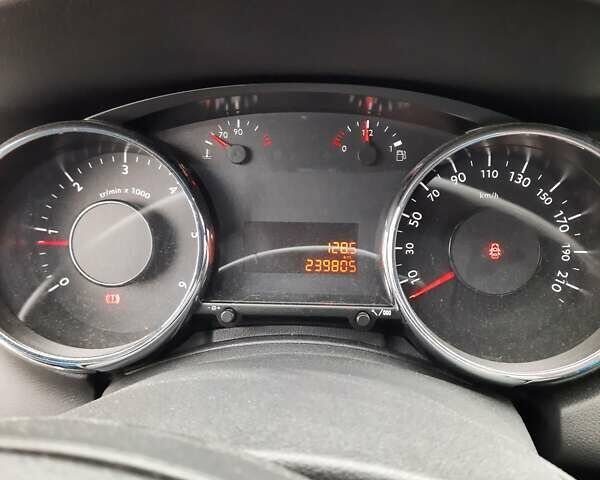 Серый Пежо 5008, объемом двигателя 1.6 л и пробегом 239 тыс. км за 8700 $, фото 7 на Automoto.ua