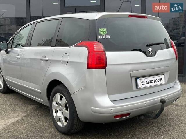 Серый Пежо 5008, объемом двигателя 2 л и пробегом 302 тыс. км за 8990 $, фото 5 на Automoto.ua