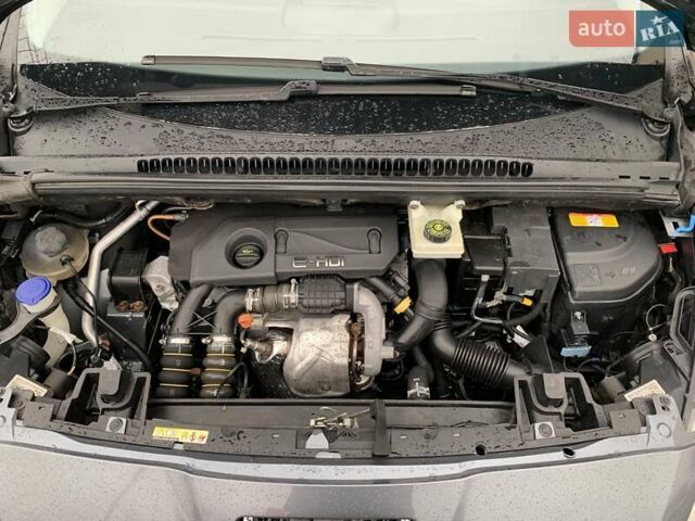 Серый Пежо 5008, объемом двигателя 1.6 л и пробегом 276 тыс. км за 7999 $, фото 58 на Automoto.ua