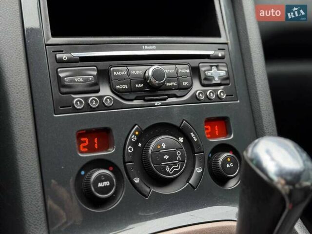 Серый Пежо 5008, объемом двигателя 1.6 л и пробегом 232 тыс. км за 6600 $, фото 29 на Automoto.ua