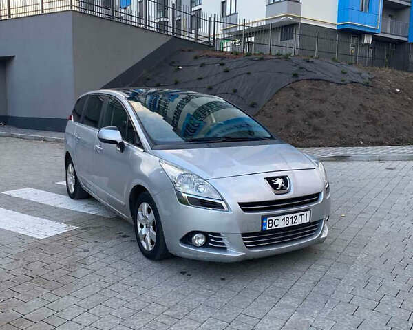Серый Пежо 5008, объемом двигателя 1.6 л и пробегом 230 тыс. км за 9500 $, фото 1 на Automoto.ua