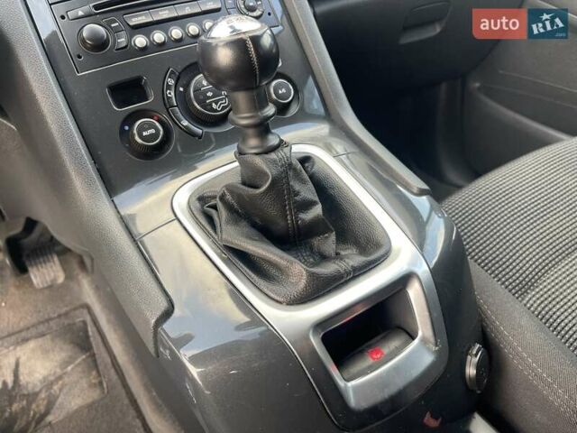 Серый Пежо 5008, объемом двигателя 1.6 л и пробегом 250 тыс. км за 6600 $, фото 5 на Automoto.ua