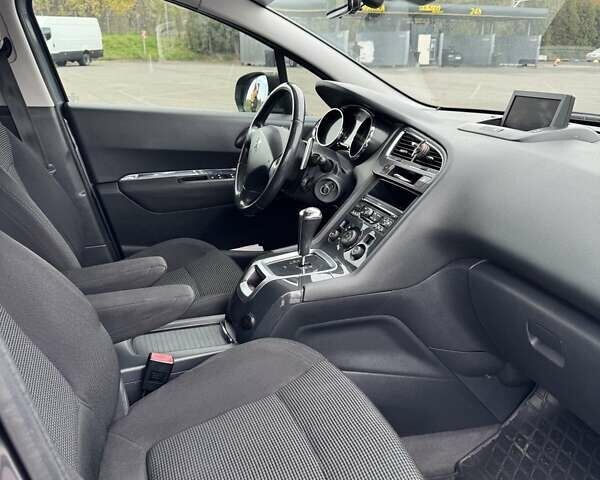 Серый Пежо 5008, объемом двигателя 1.56 л и пробегом 238 тыс. км за 6700 $, фото 3 на Automoto.ua