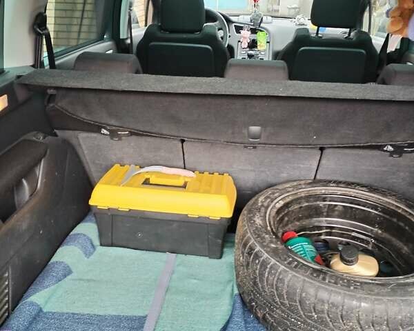 Серый Пежо 5008, объемом двигателя 1.6 л и пробегом 254 тыс. км за 7000 $, фото 1 на Automoto.ua