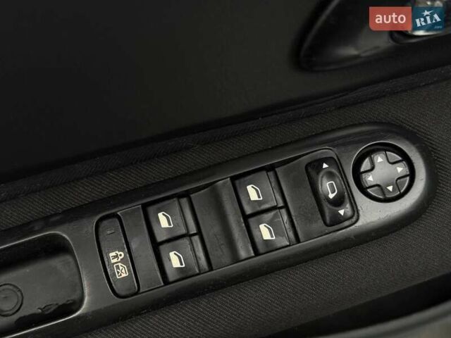 Серый Пежо 5008, объемом двигателя 1.6 л и пробегом 232 тыс. км за 6600 $, фото 19 на Automoto.ua