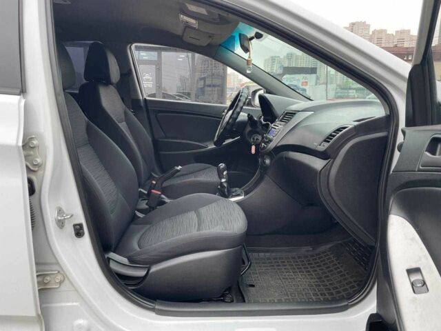 Серый Пежо 5008, объемом двигателя 2 л и пробегом 302 тыс. км за 8990 $, фото 10 на Automoto.ua