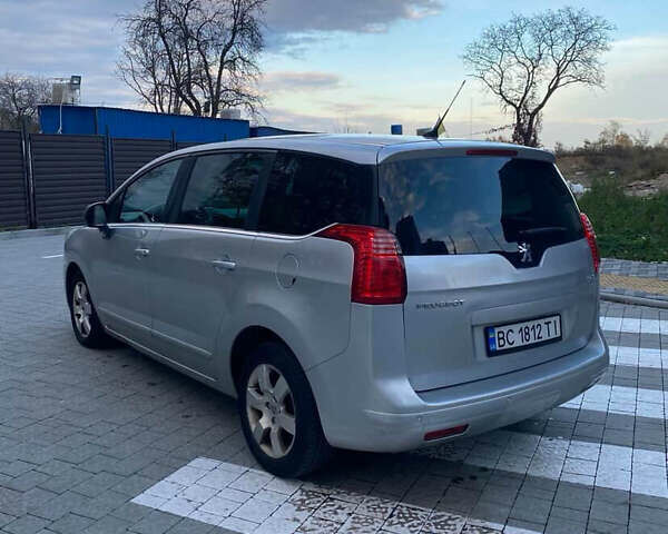 Серый Пежо 5008, объемом двигателя 1.6 л и пробегом 230 тыс. км за 9500 $, фото 3 на Automoto.ua