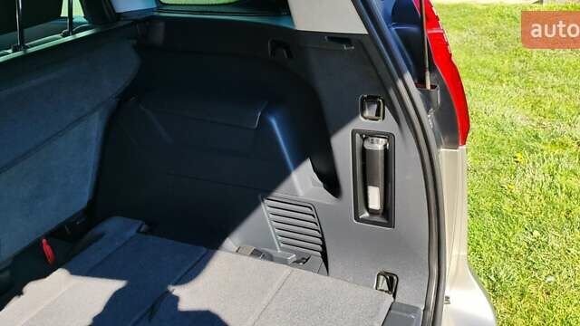 Серый Пежо 5008, объемом двигателя 1.6 л и пробегом 180 тыс. км за 8100 $, фото 17 на Automoto.ua