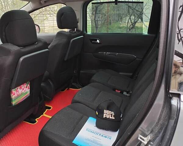 Серый Пежо 5008, объемом двигателя 1.6 л и пробегом 254 тыс. км за 7000 $, фото 9 на Automoto.ua