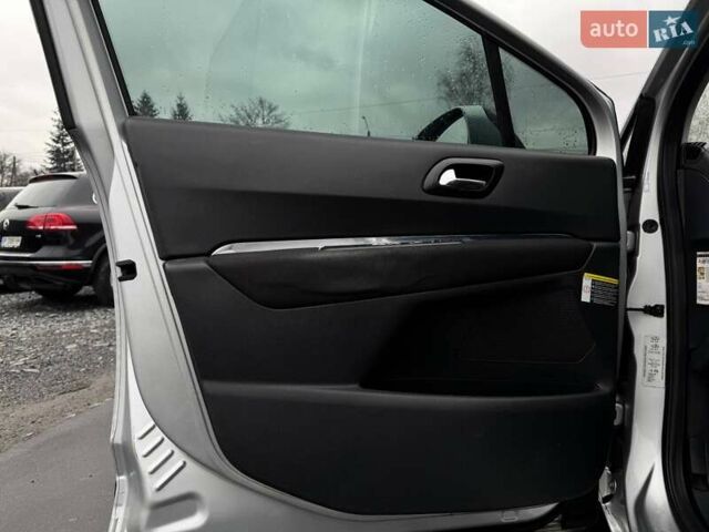 Серый Пежо 5008, объемом двигателя 1.6 л и пробегом 232 тыс. км за 6600 $, фото 18 на Automoto.ua