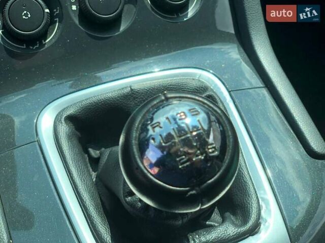 Серый Пежо 5008, объемом двигателя 1.6 л и пробегом 217 тыс. км за 6500 $, фото 15 на Automoto.ua