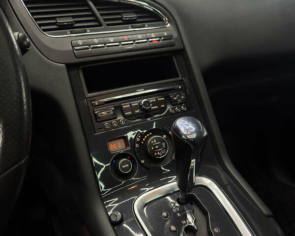 Серый Пежо 5008, объемом двигателя 2 л и пробегом 258 тыс. км за 9700 $, фото 7 на Automoto.ua