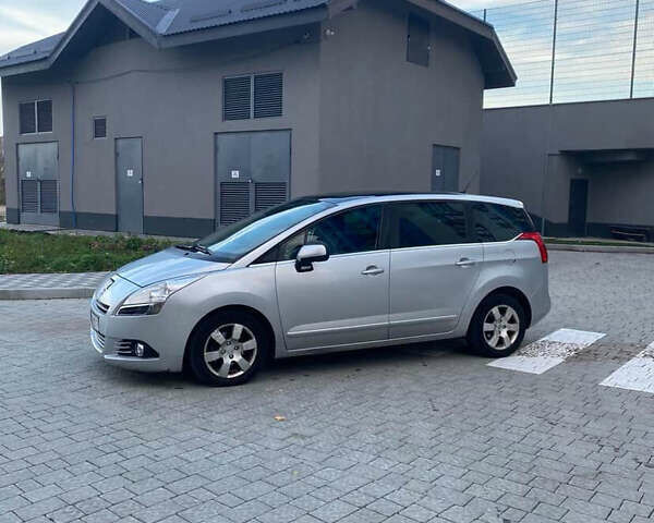 Серый Пежо 5008, объемом двигателя 1.6 л и пробегом 230 тыс. км за 9500 $, фото 2 на Automoto.ua