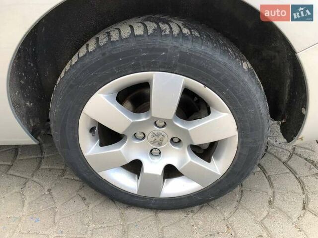 Серый Пежо 5008, объемом двигателя 1.6 л и пробегом 217 тыс. км за 6500 $, фото 26 на Automoto.ua