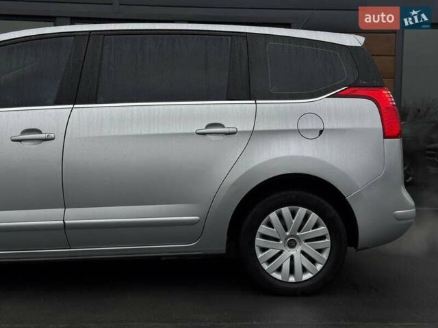 Серый Пежо 5008, объемом двигателя 1.6 л и пробегом 232 тыс. км за 6600 $, фото 5 на Automoto.ua