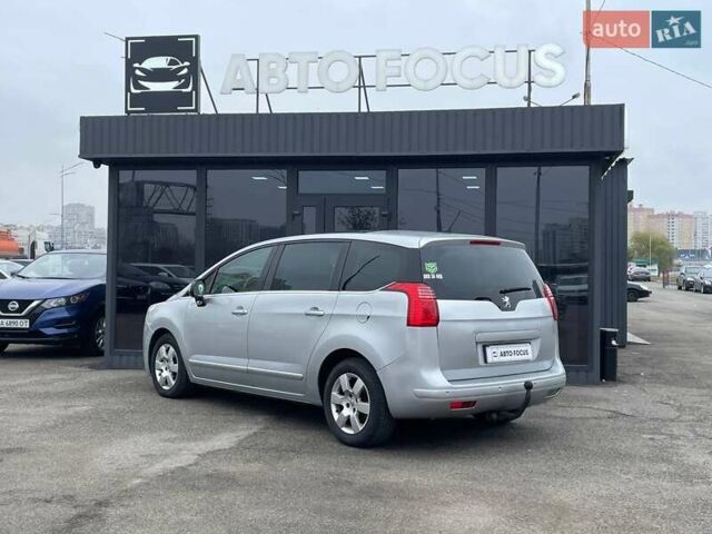 Серый Пежо 5008, объемом двигателя 2 л и пробегом 302 тыс. км за 8990 $, фото 4 на Automoto.ua