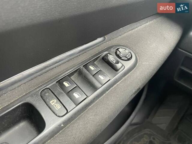 Серый Пежо 5008, объемом двигателя 2 л и пробегом 302 тыс. км за 8990 $, фото 15 на Automoto.ua